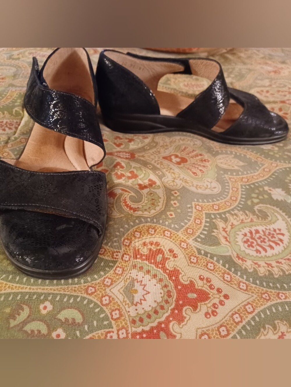 Beautifeel 36 5.5 black sandals flats shoes made in Israel